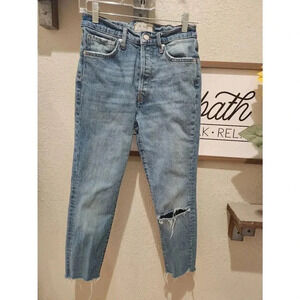 We The Free Skinny Cropped Jeans Distressed size 26. Light Wash.